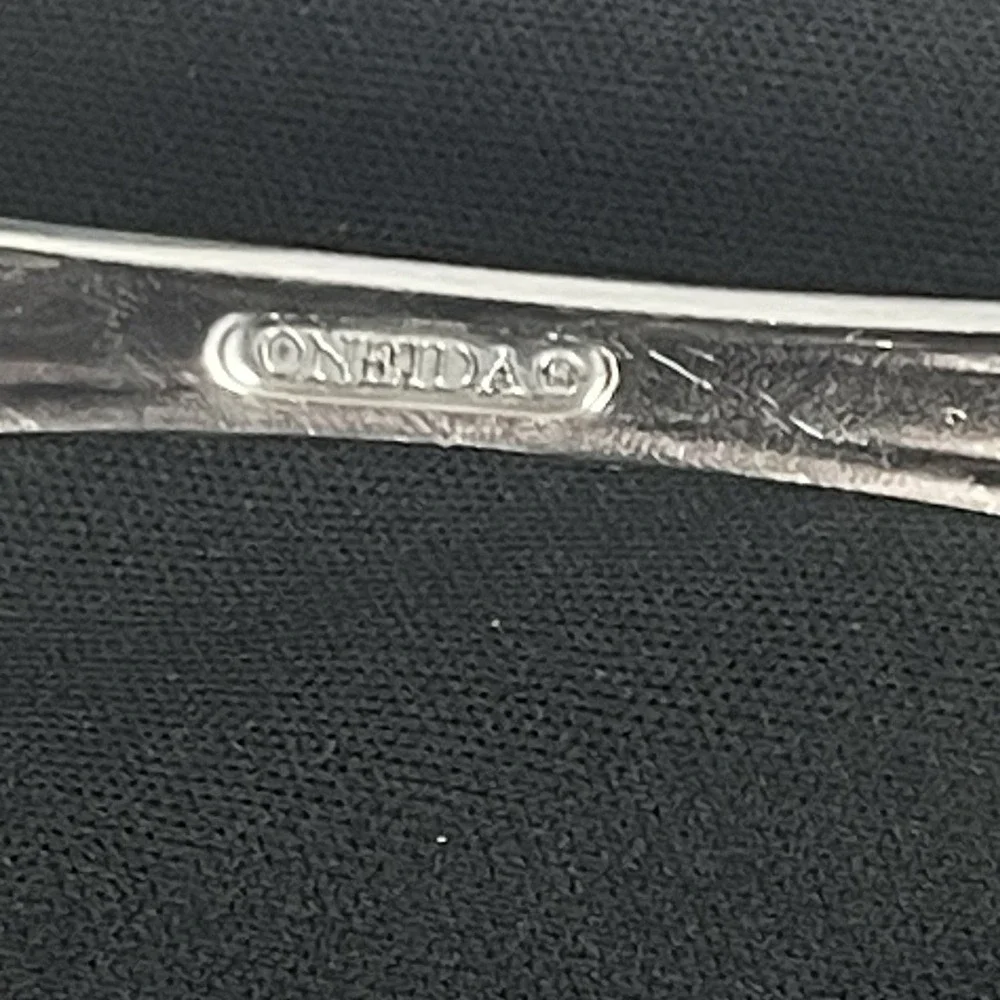 4 Oneida Boutonniere Dinner Fork Stainless Flatware Silverware Floral Glossy Lot
